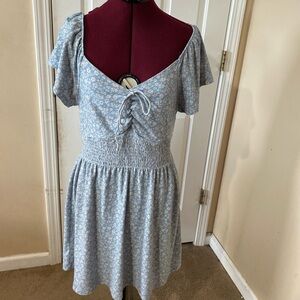 FREE WITH BUNDLE 

Blue Floral Dress with Short Sleeves